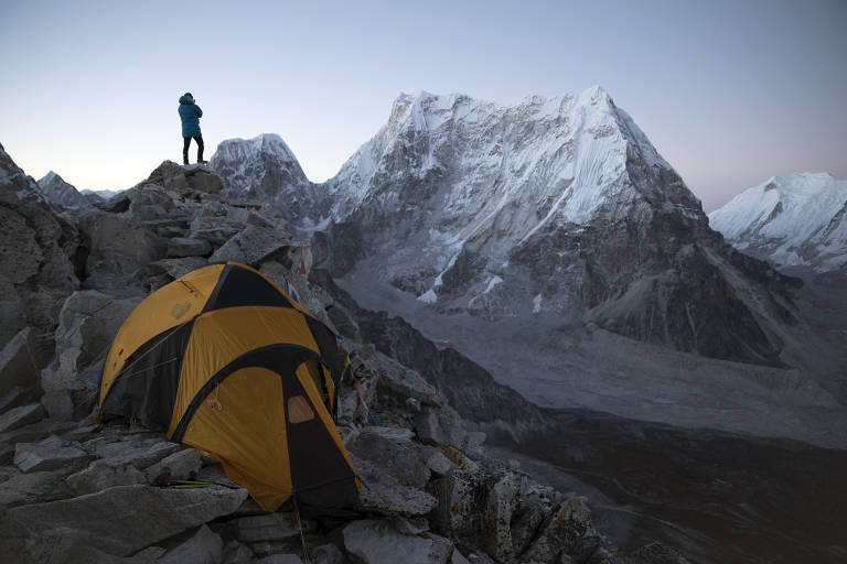 Alpinistas arriscam a vida em escaladas com alto grau de dificuldade