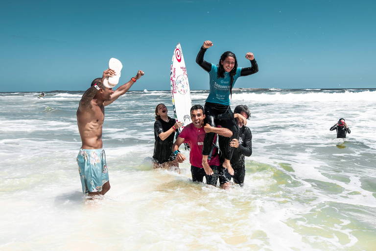 Sophia Medina repete feitos do irmão e acelera trajetória no surfe aos 16