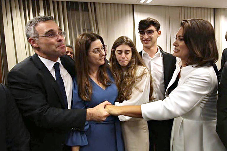 Michelle Bolsonaro vê intolerância religiosa após comemorar vitória de Mendonça