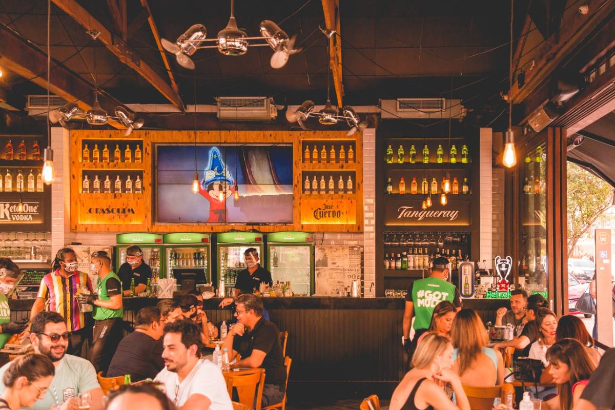 Melhores bares para um happy-hour completo na Urca