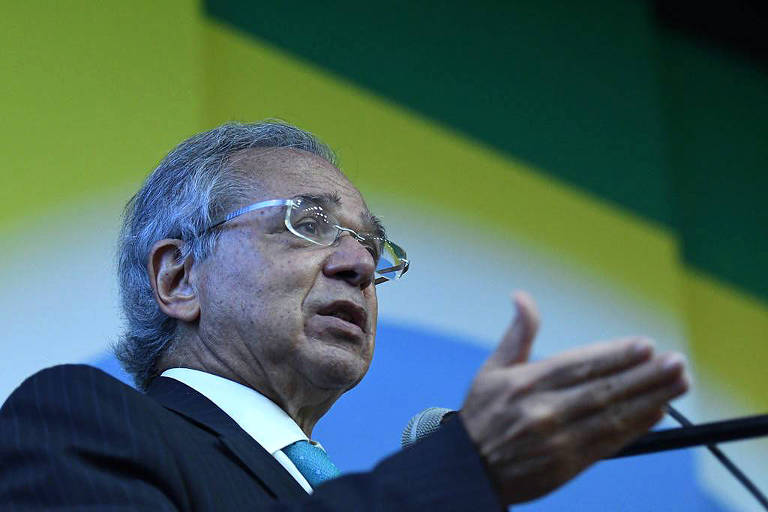 Brasil está condenado a crescer, a pergunta é se com mais ou menos de inflação, diz Guedes