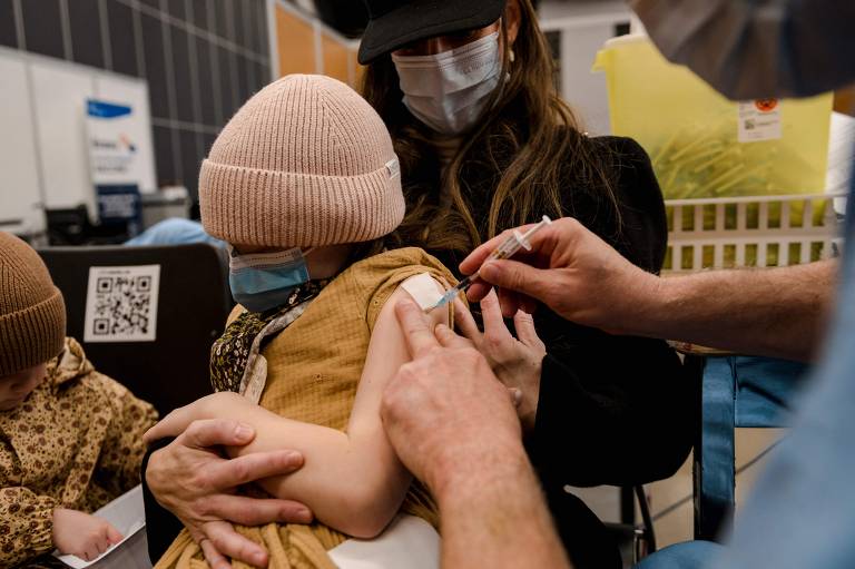 Países aplicam vacina contra a Covid em crianças de até 11 anos