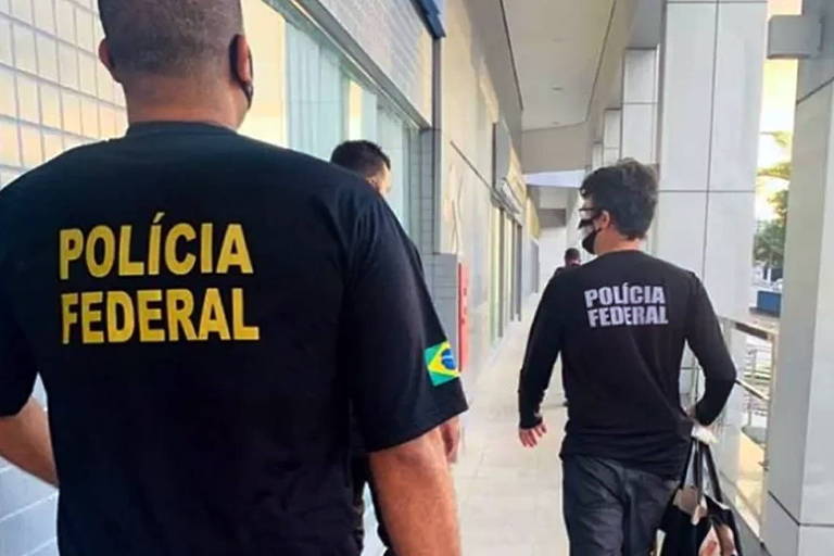 Polícia Federal realiza busca e apreensão de celulares e documentos na residência de duas pessoas, em Belém (PA), suspeitas de fraudar o Enem 