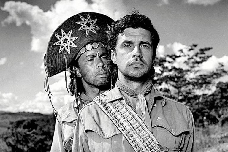 Milton Ribeiro, com seu chapéu estrelado, e o galã Alberto Ruschel, em 'O Cangaceiro' (1953)
