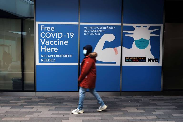 Nova York anuncia vacina obrigatória para setor privado e comprovante de imunização para crianças