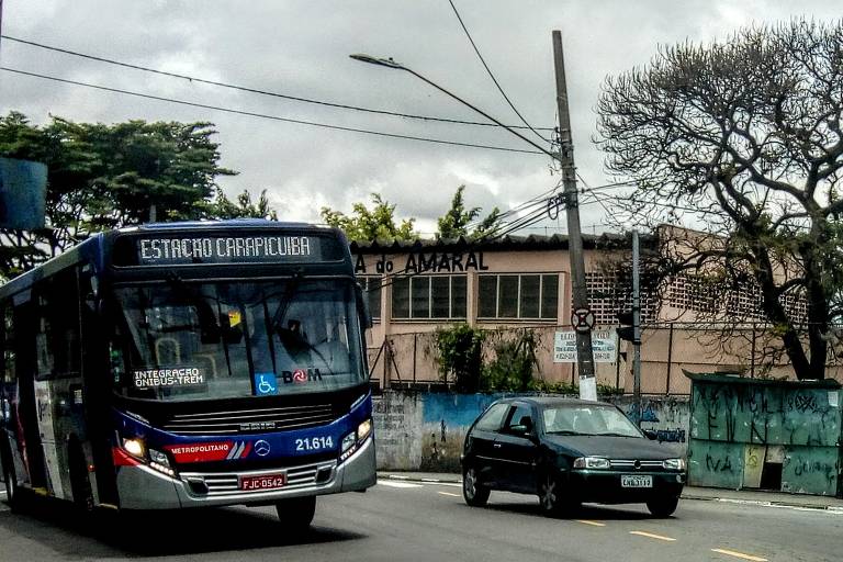 Mudança de cartão Bom para Top corta integração em ônibus da Grande SP -  07/12/2021 - Cotidiano - Folha