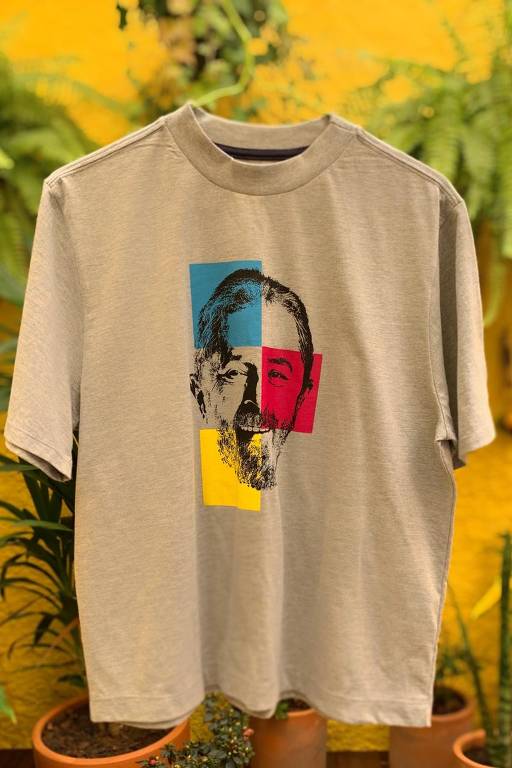 Nora e neto de Lula lançam coleção de camisetas inspiradas no petista; veja fotos