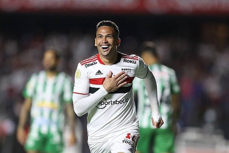 Luciano comemora gol na vitória do São Paulo sobre o Juventude, pela 37ª rodada do Campeonato Brasileiro, no Morumbi