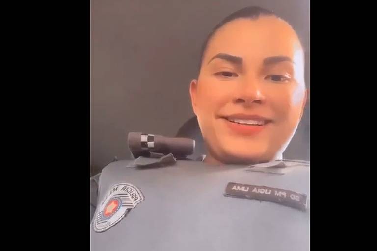 Policial militar Ligia Lima dá risada após gravação de vídeo