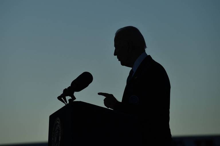 O presidente dos EUA, Joe Biden, discursa durante visita ao porto de Baltimore, no estado de Maryland