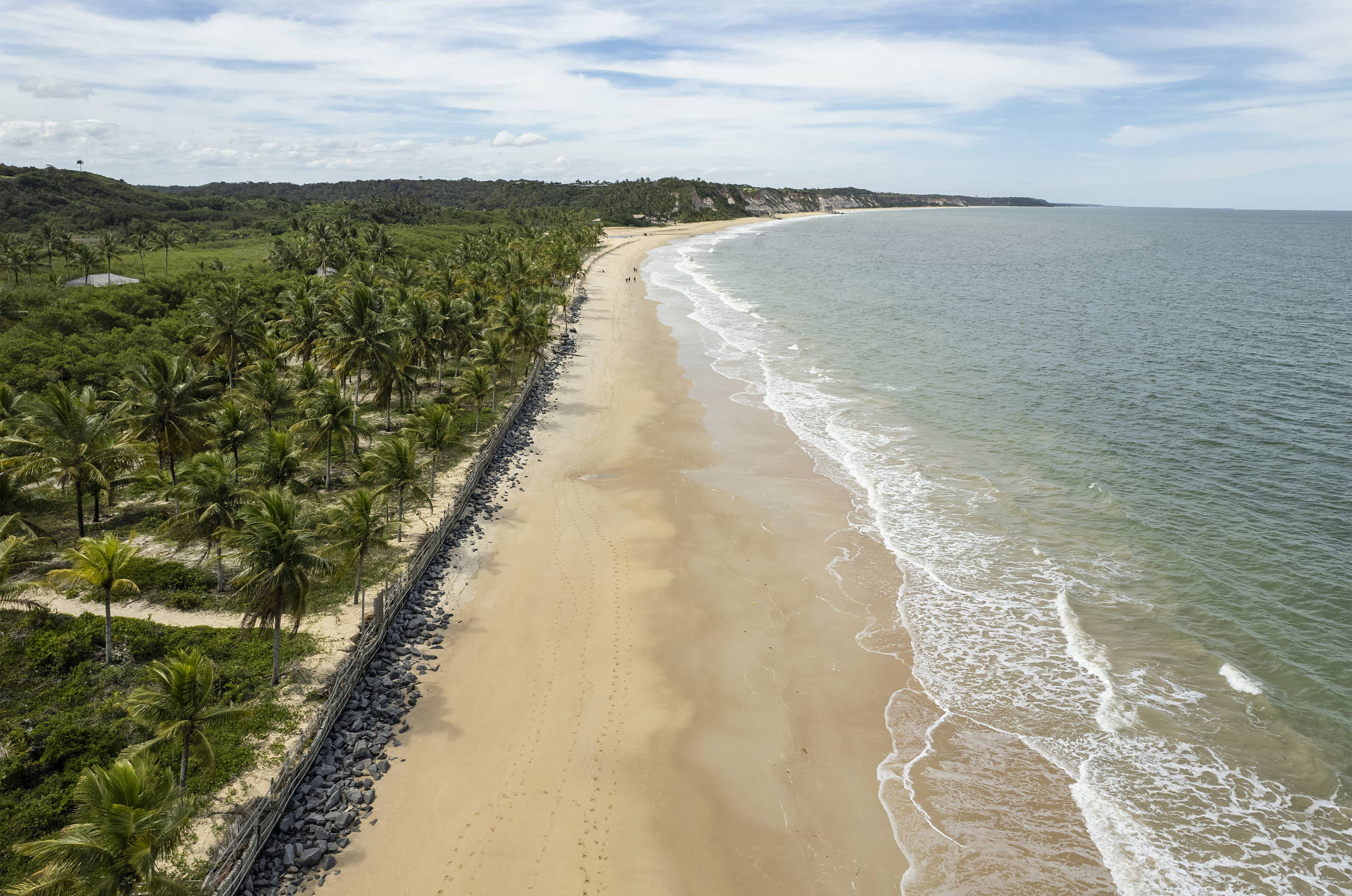 Vista da janela, área do Sesc e mar – Foto de Sesc Caiobá - Centro