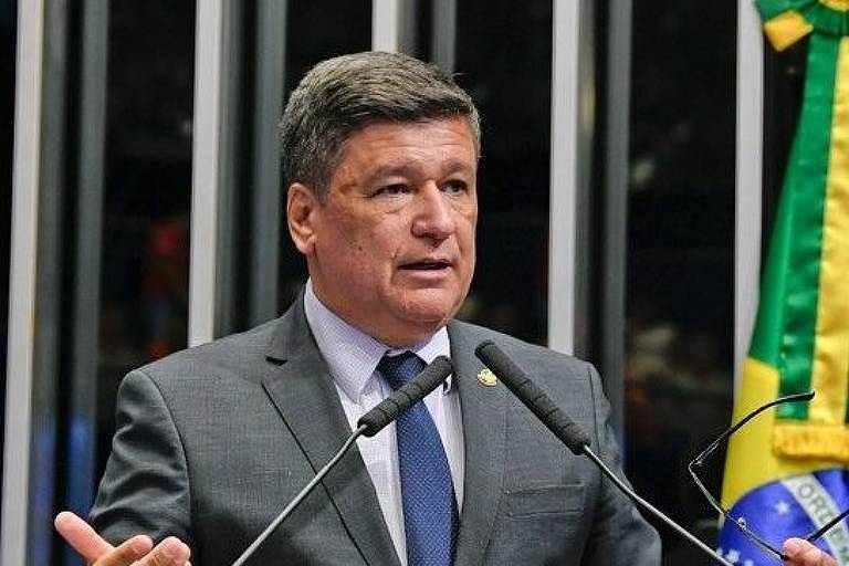 Senador deixa PSD e pode dividir a direita em MG com candidatura ao governo pelo MDB