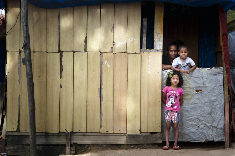 Mulheres utilizam valor de benefícios sociais como Bolsa Família/Auxílio Brasil para manter casa