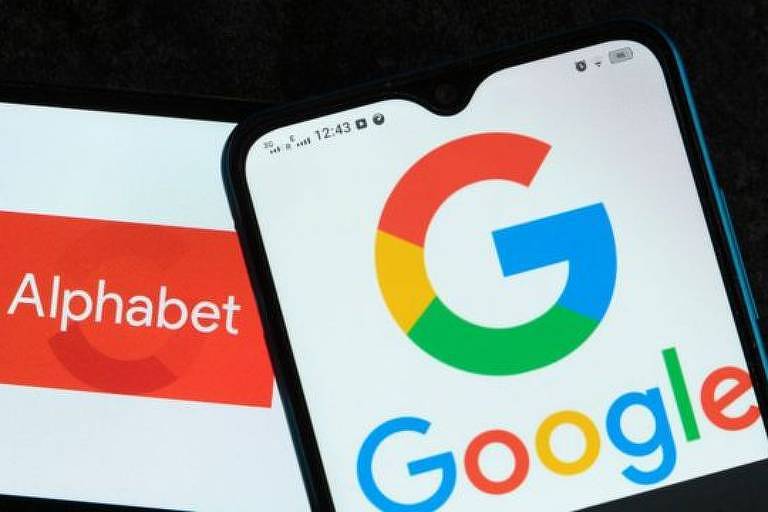 tela de celular com logo do Google e da Alphabet