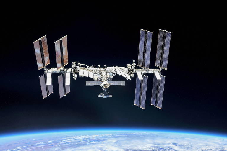 A Estação Espacial Internacional, vista em órbita da Terra