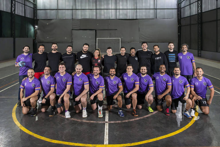Jogadores do Fadas antes de treino na última quarta-feira (8), em São Paulo