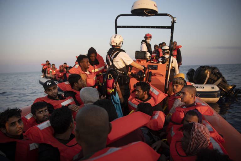 Ao menos 61 migrantes morrem em naufrágio perto da Líbia, diz agência da ONU