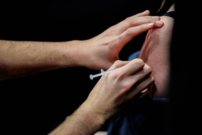 Neozelandês é investigado por se vacinar dez vezes contra Covid num mesmo dia