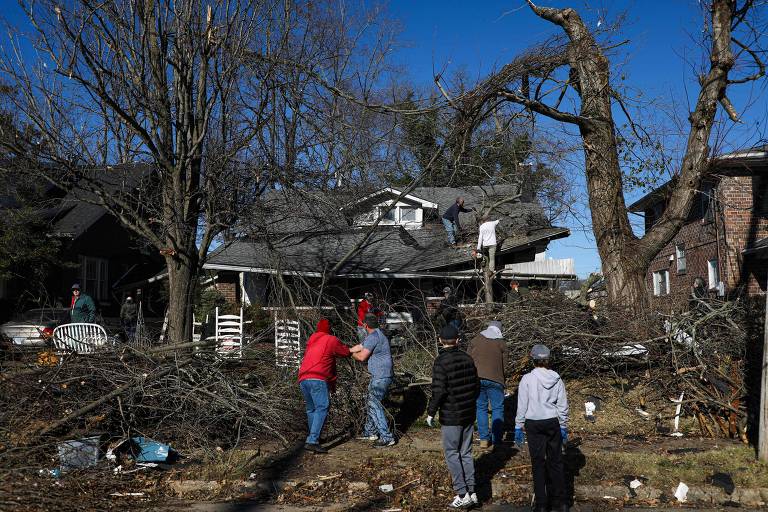 Tornados atingem estados do sudeste e centro-sul dos EUA