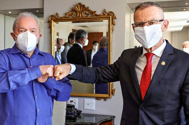 O ex-presidente Lula e o senador Fabiano Contarato, ex-Rede e agora no PT
