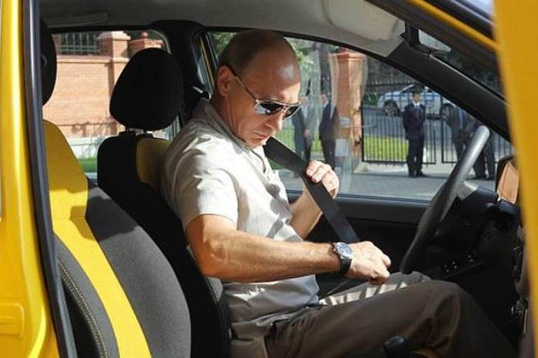 Putin diz ter trabalhado como taxista para sobreviver após fim da União Soviética