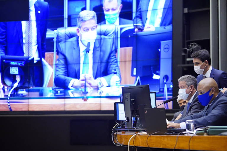 Pedido - No mesmo dia, a Folha pediu à Câmara os nomes dos parlamentares que votaram sem registrar a presença no plenário da Câmara. A Casa prometeu fornecer os dados, mas depois recuou, afirmando ter havido veto de Lira