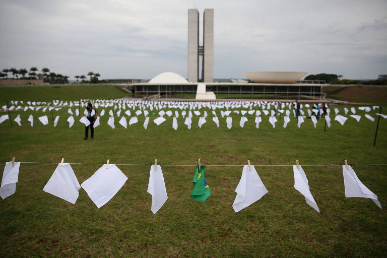 Tramitação - Em 18 de novembro, o sistema da Câmara registra que a "assessoria da Presidência solicitou prorrogação", e destaca em letras vermelhas: "Aguardar até 29/11/2021 para registrar a prorrogação. Em 29 de novembro, a Câmara informou sobre a prorrogação