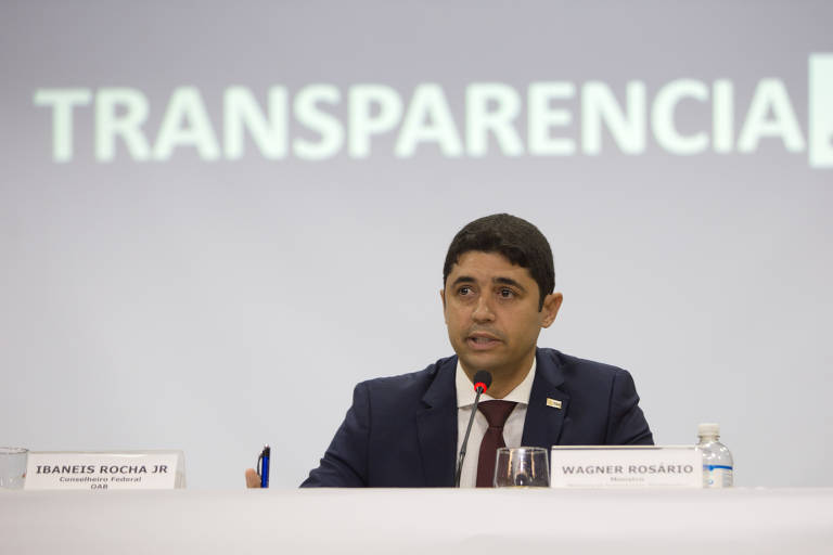 O que diz a CGU (Controladoria-Geral da União), responsável pelo monitoramento da aplicação da LAI, sobre a recusa de pedidos que exijam trabalhos de consolidação de dados e informações - o pedido só pode ser negado caso o atendimento "inviabilize o trabalho de toda uma unidade do órgão ou da entidade pública por um período considerável". "A análise do impacto da solicitação sobre o exercício das funções rotineiras de um órgão público —para fins de caracterização da sua desproporcionalidade— deve sempre fundamentar-se em dados objetivos. Isso porque cabe à Administração o ônus de a comprovar, quando da negativa de acesso à informação"