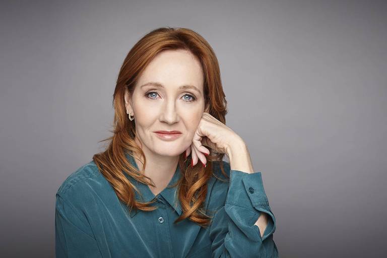 J.K. Rowling é acusada novamente de transfobia após comentário nas redes
