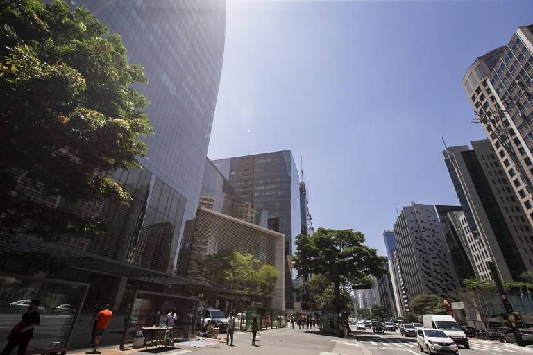 Fachadas de prédios comerciais na Avenida Paulista, em São Paulo
