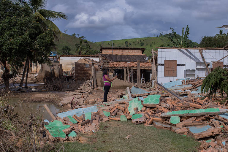 Estradas voltam a ceder no extremo-sul da Bahia e separam famílias no Natal