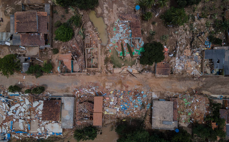Vista aérea da destruição provocada pela enchente após chuva na cidade de Nova Alegria, interior do estado da Bahia. O temporal que atingiu o sul baiano deixou estragos, vítimas fatais e milhares de desabrigados