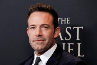 Ben Affleck poses at the premiere of 