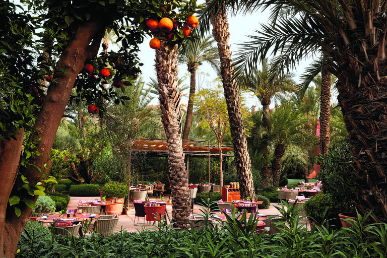 Um dos jardins do  hotel Royal Mansour, em em Marrakech, no Marrocos