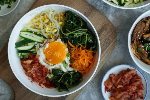 Bibimbap, prato coreano à base de arroz - Web Stories 