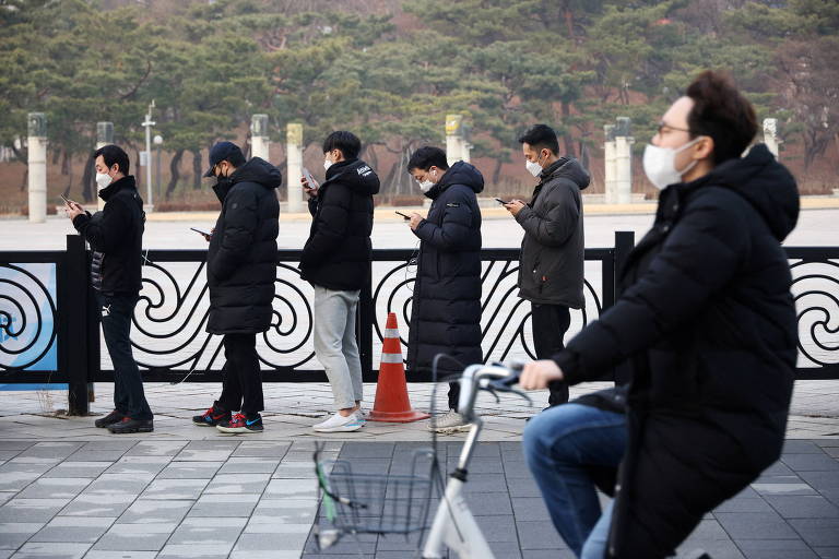 Coreia do Sul recua e impõe restrições após registrar explosão em casos de Covid