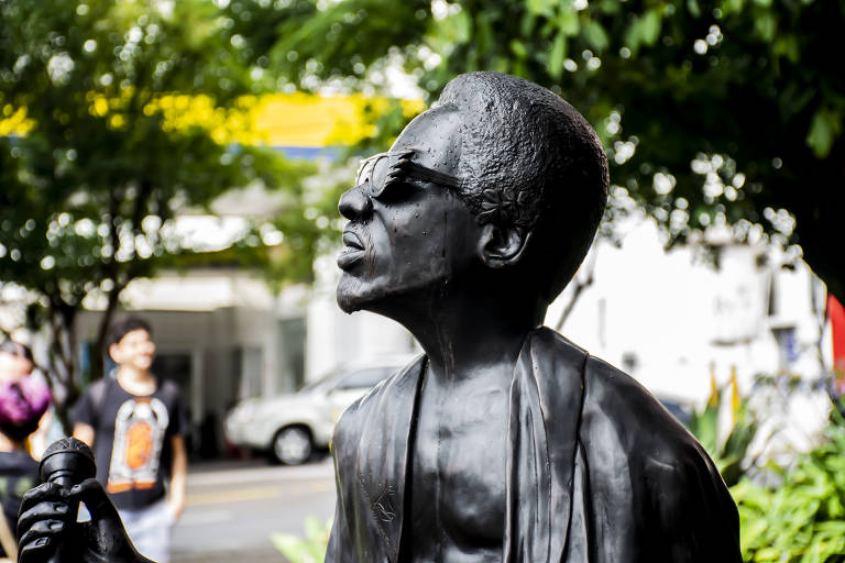 Itamar Assumpção ganha estátua em frente ao Centro Cultural da Penha; confira detalhes