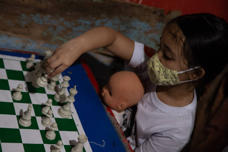 ONG ensina xadrez a crianças carentes na Grande São Paulo 