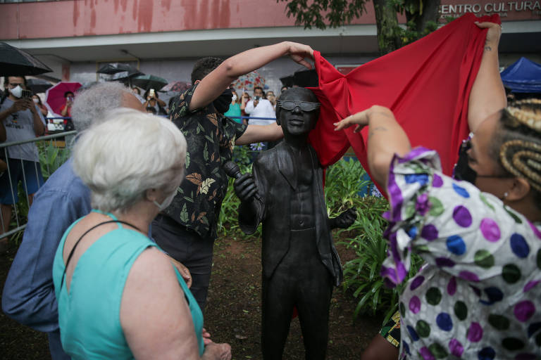Itamar Assumpção ganha estátua em frente ao Centro Cultural da Penha; confira detalhes