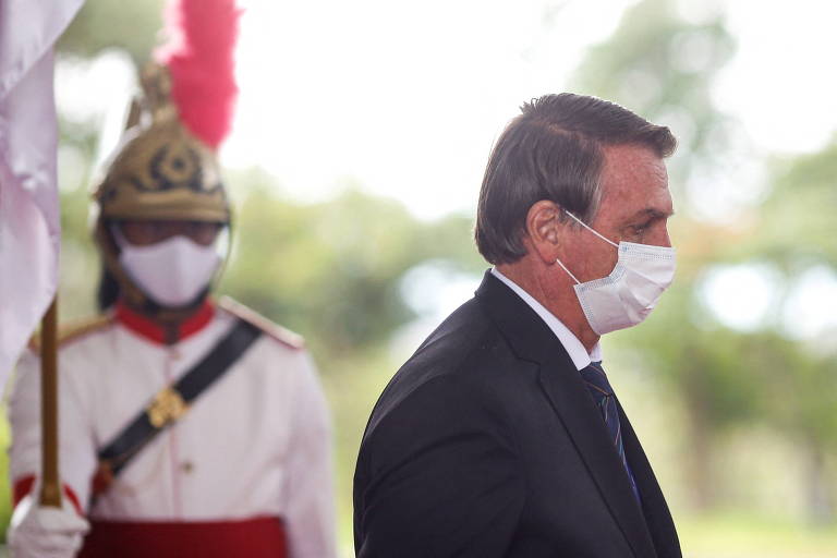 Bolsonaro deixa cerimônia de posse da André Mendonça no STF, nesta quinta (16)