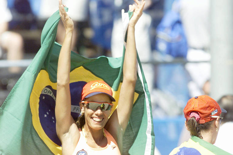 Adriana Behar, atual CEO da Confederação Brasileira de Voleibol, fez história no vôlei de praia. Ao lado da sua parceria Shelda, conquistou medalhas de prata nos Jogos de Sydney-2000 e Atenas-2004