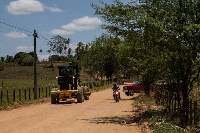 Trecho não asfaltado em meio a obras de pavimentação na comunidade do Cangandu, em Arapiraca, Alagoas. Cidade recebeu R$ 69 milhões em emendas do relator articuladas por Arthur Lira (PP-AL), mais que o dobro do destinado a Maceió, capital com população quatro vezes maior 