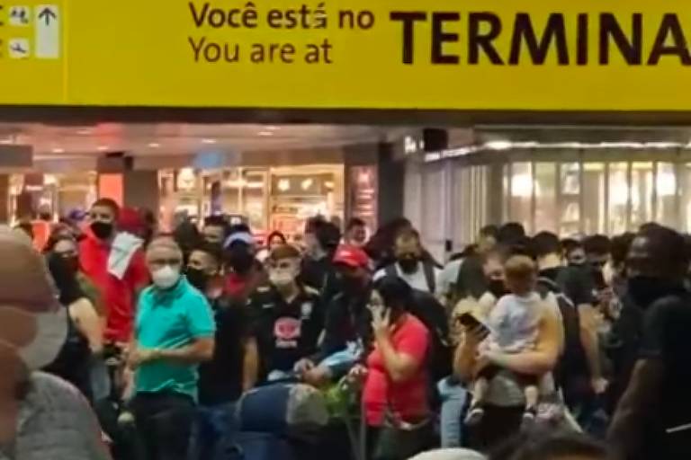 Itapemirim suspende atividades temporariamente; passageiros protestam em Guarulhos 