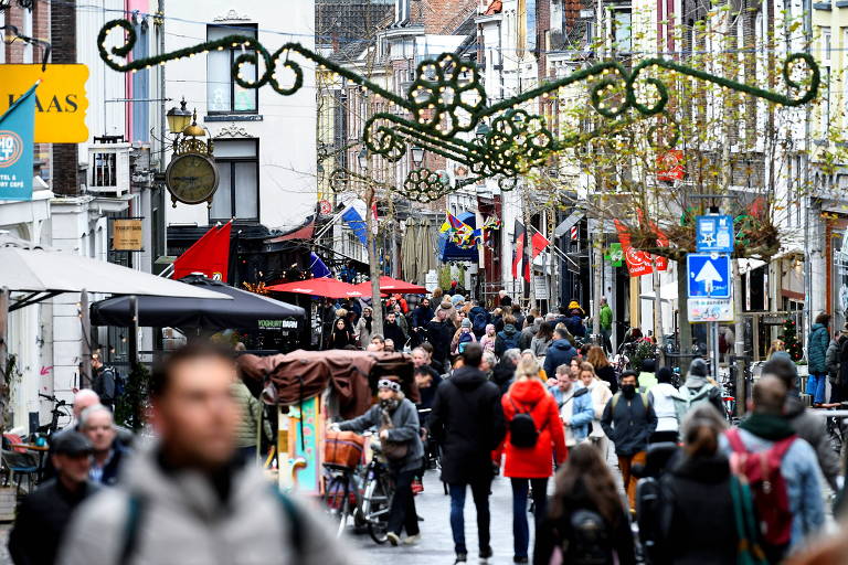 Holanda anuncia fechamento de atividades não essenciais no Natal e no Ano-Novo para frear ômicron