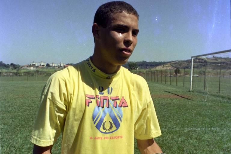 Ronaldinho Gaúcho volta ao futebol em torneio idealizado por Piqué