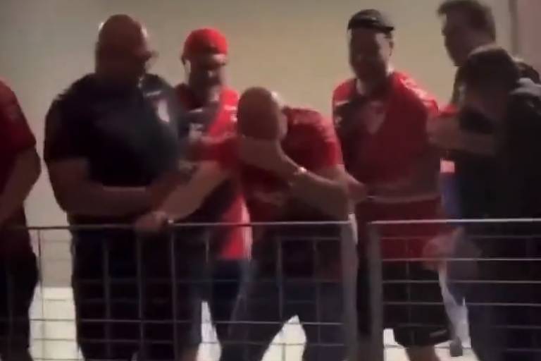 Torcedor do Athletico é demitido após arremessar copo de cerveja em Luciano Hang