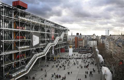 (FILES) In this file photo taken on January 21, 2007 in Paris shows the Pompidou Centre, designed by British architect Richard Rogers. - British architect Richard Rogers, known for designing some of the world's most famous buildings including Paris' Pompidou Centre, has died aged 88, according to media reports. Rogers, who changed the London skyline with distinctive creations such as the Millennium Dome and the 'Cheesegrater', 