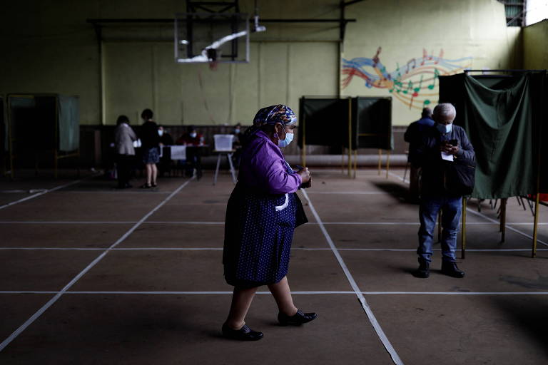 Falta de transporte, filas e calor adicionam tensão ao dia de votação presidencial no Chile