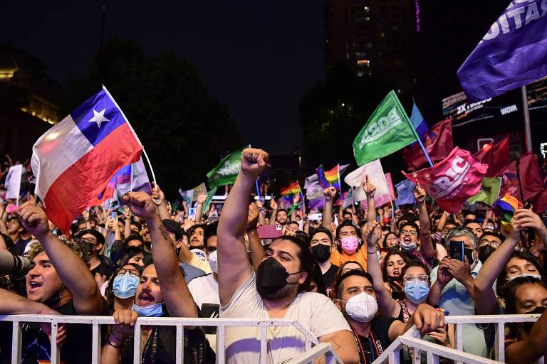 Chilenos comemoram vitória de Gabriel Boric à Presidência do país
