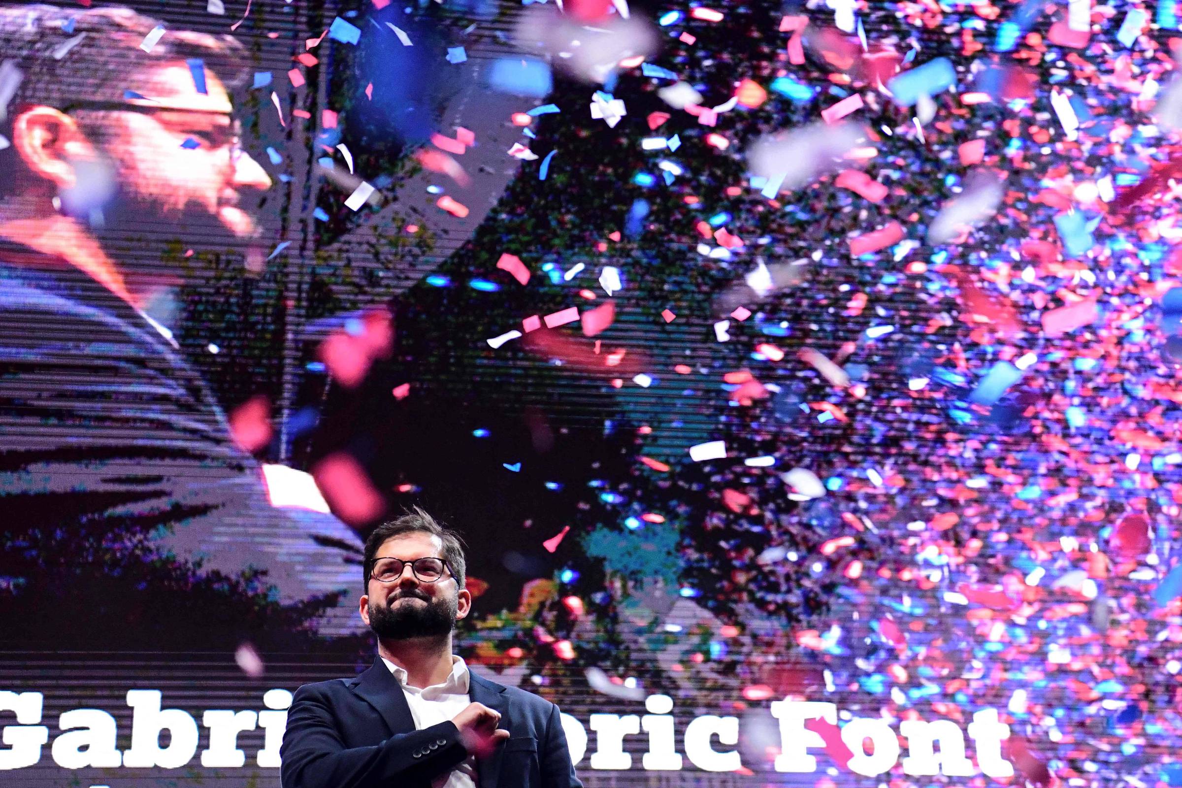 Videos muestran celebraciones en Chile tras elección de Boric como presidente – 20/12/2021 – Mundo